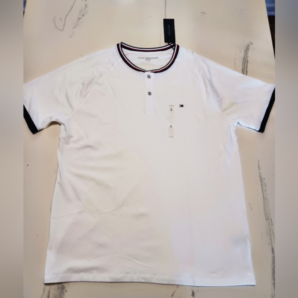 TOMMY HILFIGER T-shirt